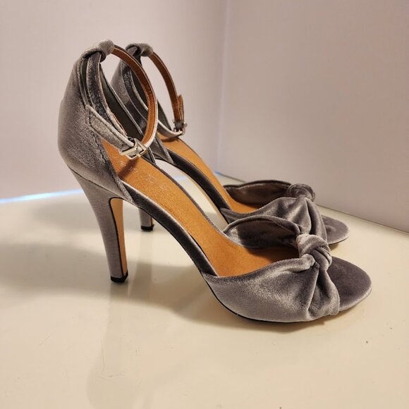 Anthropologie Velvet Gray Lien Do Heels Size 8 - Picture 3 of 11